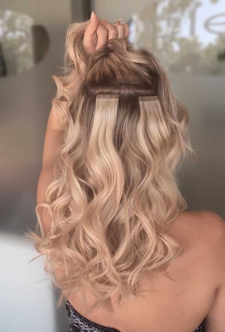 Kund med extensions och lockar